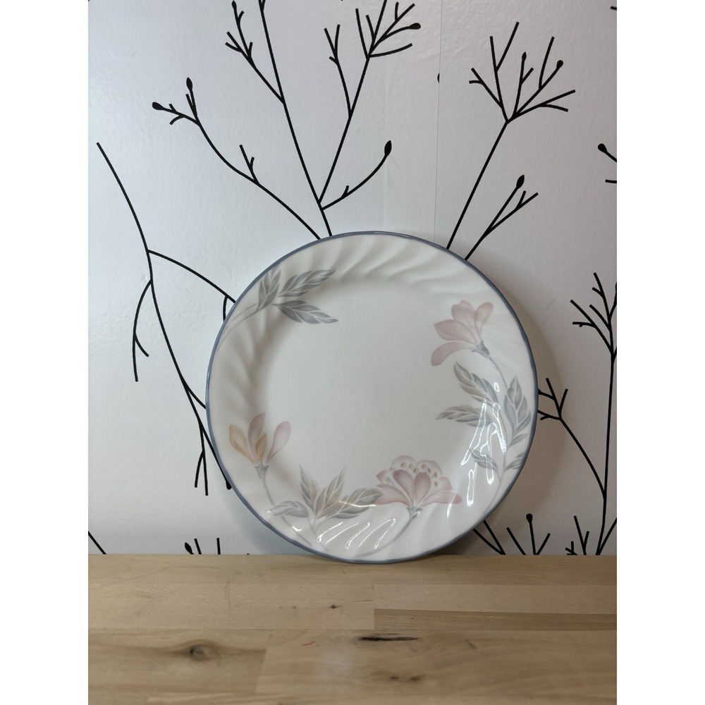 Pink Trio Pattern Corelle by Corning 7.25" Salad‎ Plate, Glass